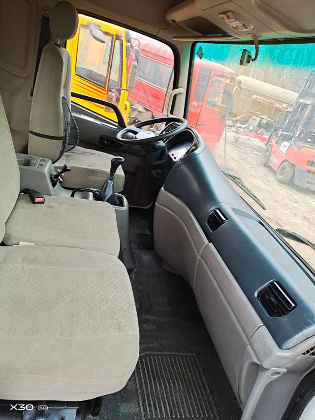 出售各种货车、客车全车件，发动机变速箱前后桥差速器驾驶室