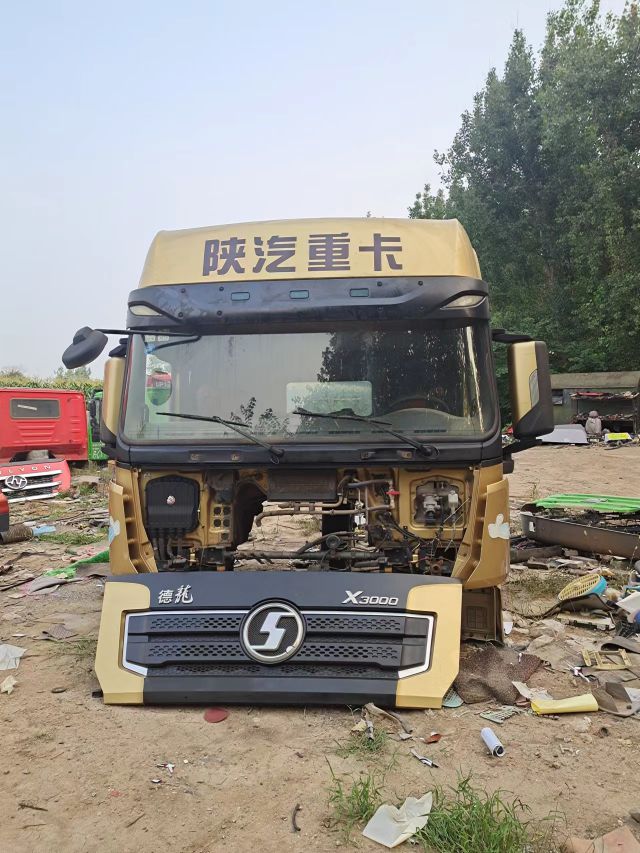 陕汽德龙X3000驾驶室 精品土豪金驾驶室