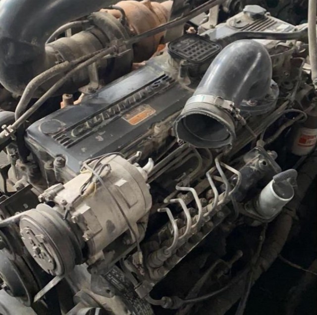 康明斯340发动机配件 东风天龙300 375马力柴油机总成 二手事故车拆车件