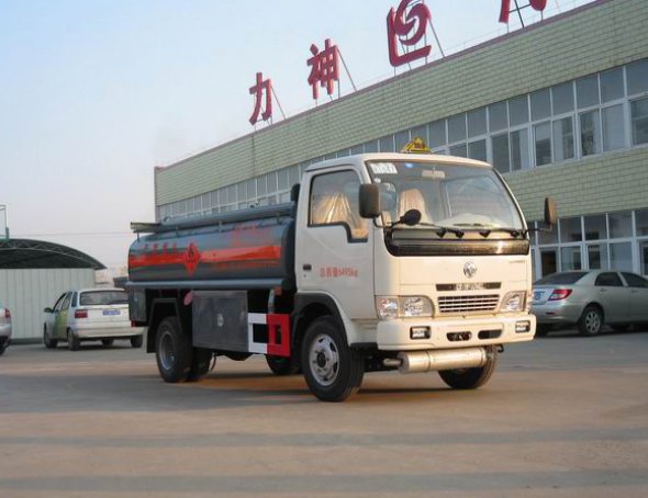 醒狮 115马力 4×2 运油车(SLS5060GYYE3)整拆件