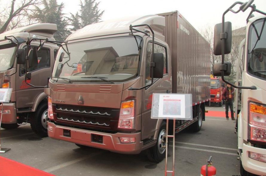 中国重汽HOWO 141马力 单排厢式轻卡(ZZ5047XXYF341BD145)整拆件