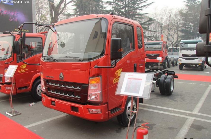 中国重汽HOWO 129马力 排半栏板轻卡(ZZ1067F341BD1Y65)整拆件