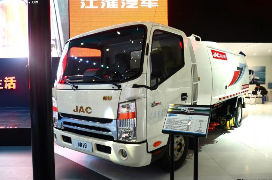 福建龙马 154 马力 4×2 洗扫车(FLM5080TXSJ4)整拆件