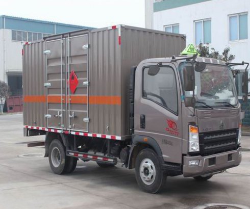 中国重汽 HOWO悍将 141马力 4×2 易燃液体厢式运输车(ZZ5047XRYF341CE145)整拆件