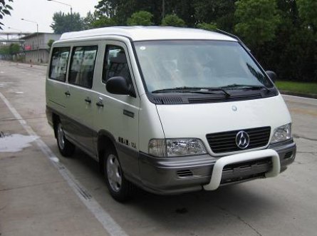 上汽商用车 汇众(SHAC) 伊 131马力 10-12人 轻型客车(SH6492G4-N)整拆件