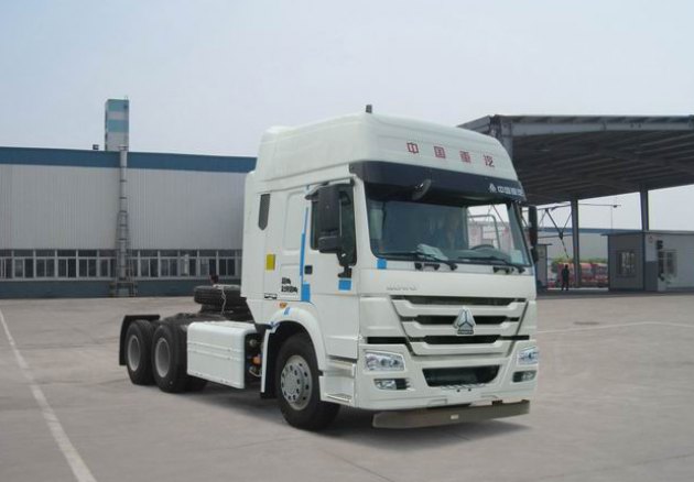中国重汽 HOWO 重卡 380马力 6×4 牵引车(ZZ4257N3847E1CB)整拆件