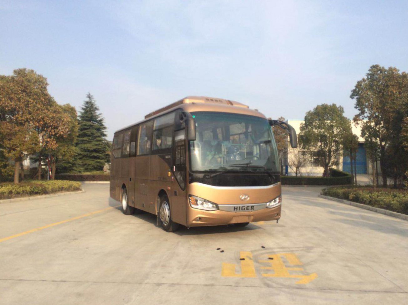 苏州金龙 罗卡E8 109马力 24-32人 公路客运客车(KLQ6812KAEV1N1)整拆件